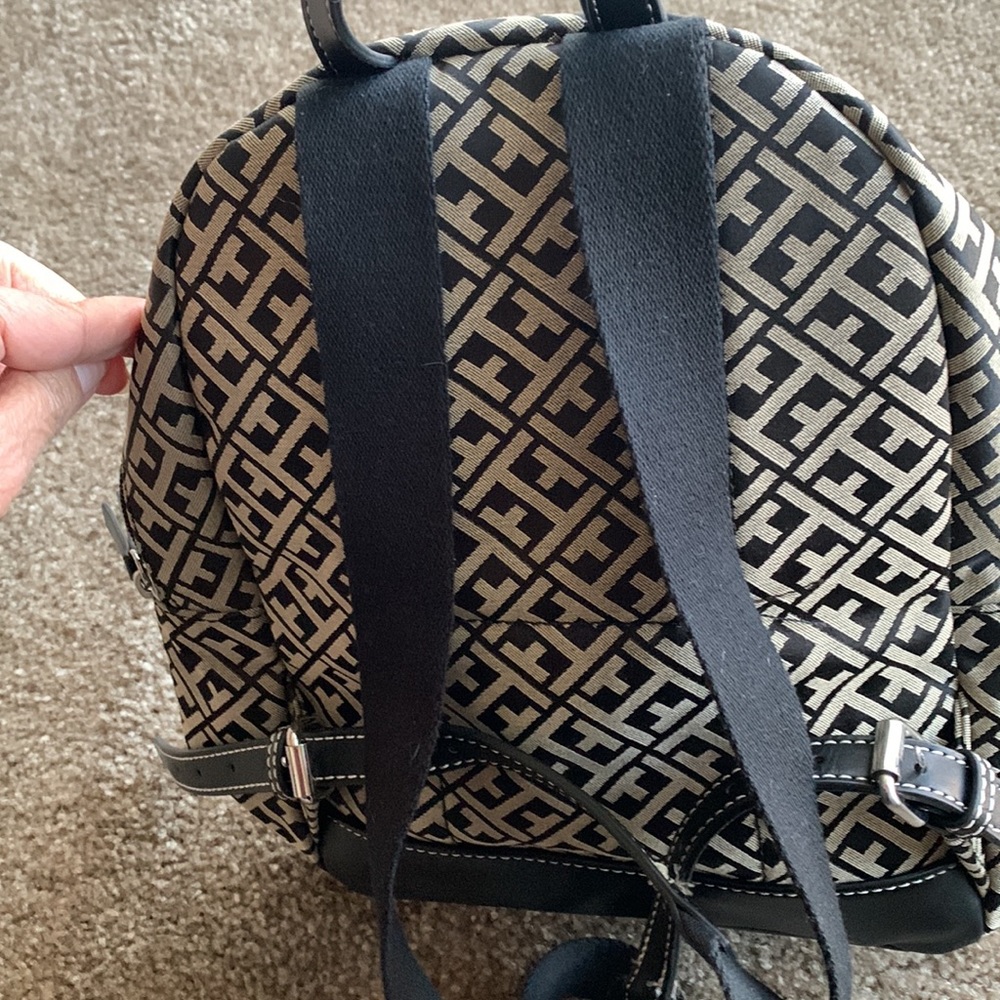 Backpack - Picture 4 of 6